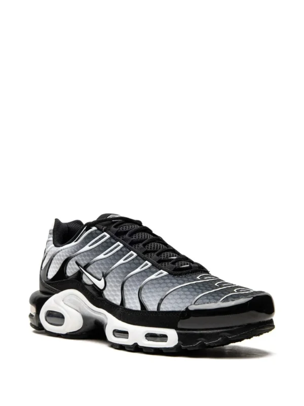 Nike Air Max Plus Black/Silver - Image 2